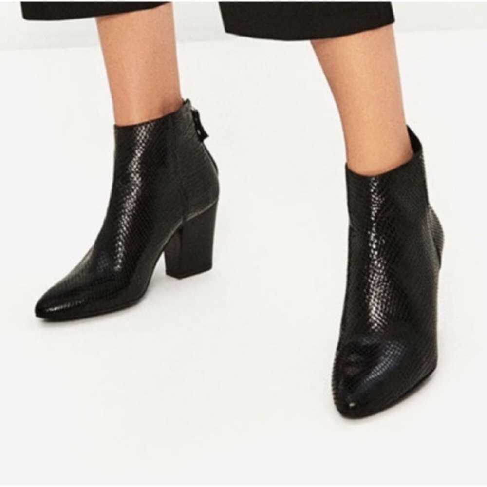 NWOT Zara Snake Skin booties